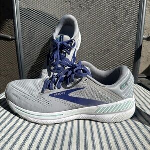 Brooks Adrenaline 22 GTS Running Shoes - Gray with Blue/purple accents EUC